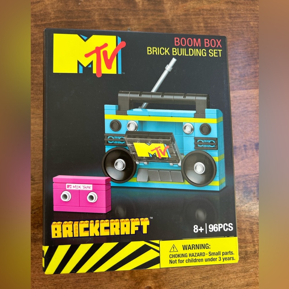NIB MTV Brickblocks Boombox Brick Building Set